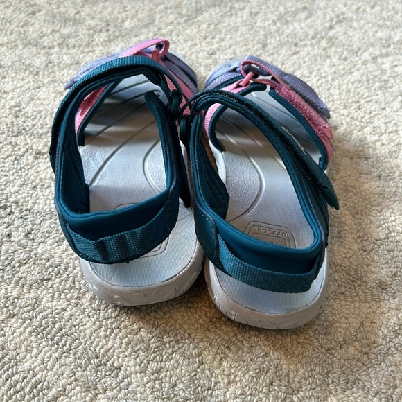 Girls Teva Sandals Size 2 - Picture 2 of 3